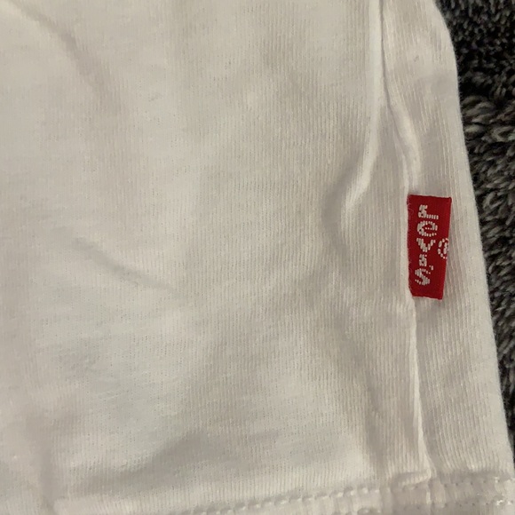 Levi’s Small TShirt - Picture 4 of 6